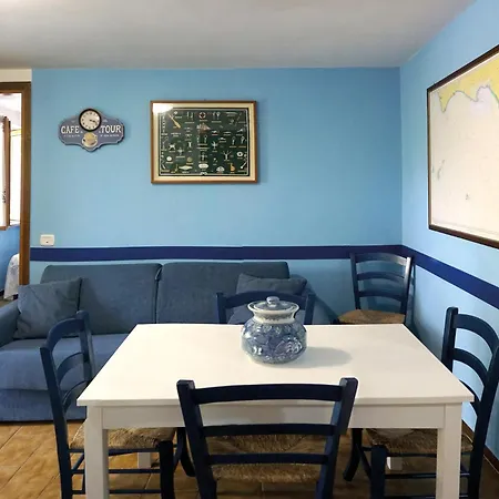 Villa Valentini: Beachfront Comfort with Garden and Private Parking Minturno Exterior photo