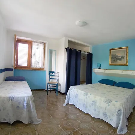 Villa Valentini: Beachfront Comfort with Garden and Private Parking Minturno Exterior photo