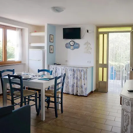 Villa Valentini: Beachfront Comfort with Garden and Private Parking Minturno Exterior photo