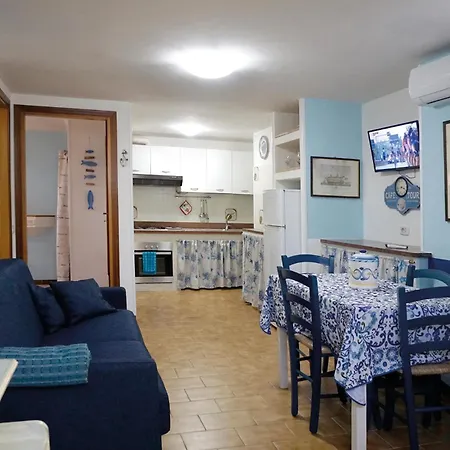 Villa Valentini: Beachfront Comfort with Garden and Private Parking Minturno Exterior photo