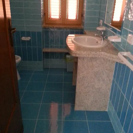 Villa Valentini: Beachfront Comfort with Garden and Private Parking Minturno Exterior photo