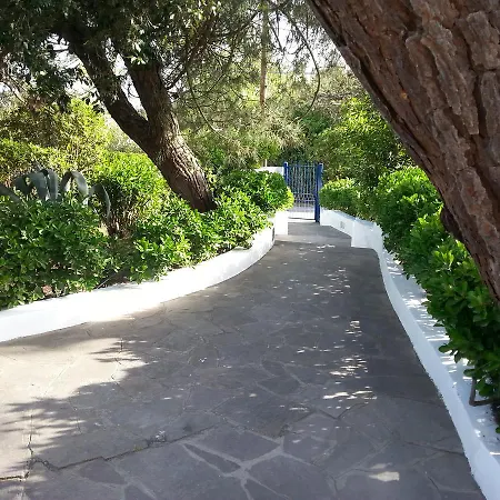 Villa Valentini: Beachfront Comfort with Garden and Private Parking Minturno Exterior photo
