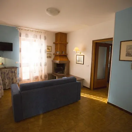 Villa Valentini: Beachfront Comfort with Garden and Private Parking Minturno Exterior photo