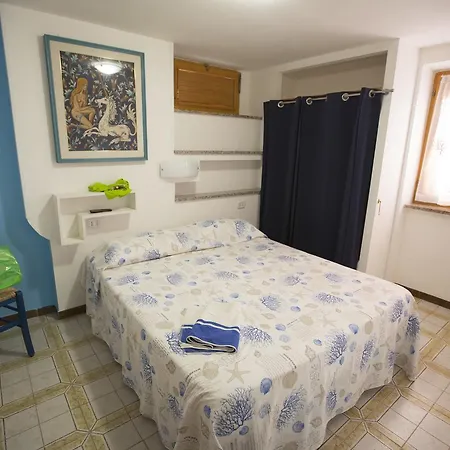Villa Valentini: Beachfront Comfort with Garden and Private Parking Minturno Exterior photo