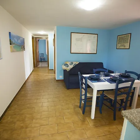 Villa Valentini: Beachfront Comfort with Garden and Private Parking Minturno Exterior photo
