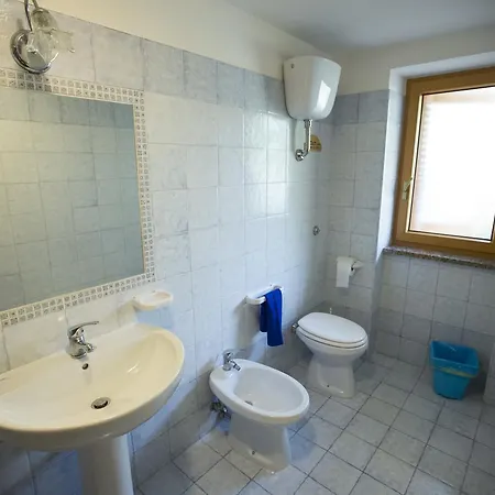 Villa Valentini: Beachfront Comfort with Garden and Private Parking Minturno Exterior photo