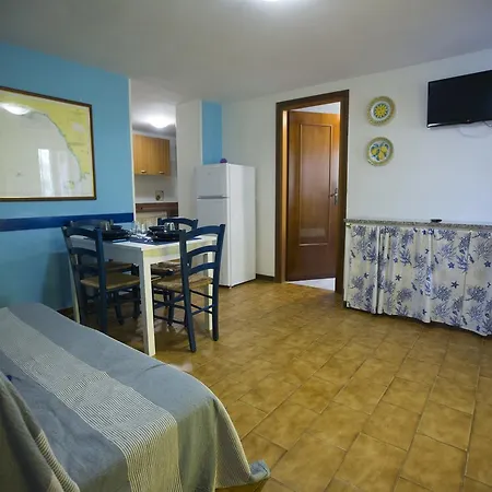Villa Valentini: Beachfront Comfort with Garden and Private Parking Minturno Exterior photo