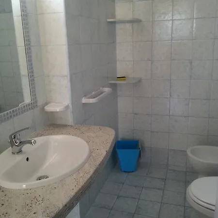 Villa Valentini: Beachfront Comfort with Garden and Private Parking Minturno Exterior photo