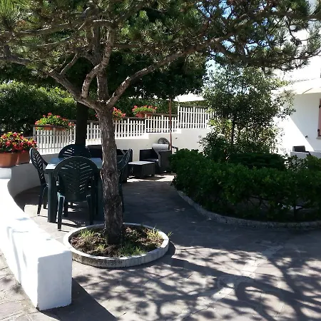Villa Valentini: Beachfront Comfort with Garden and Private Parking Minturno Exterior photo