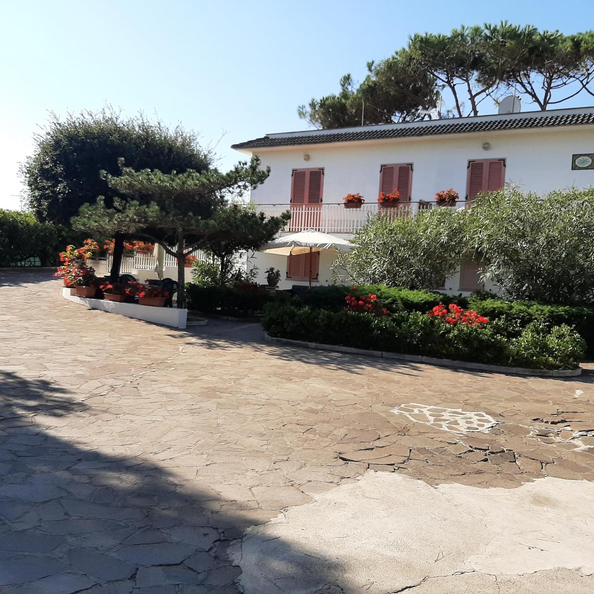 Valentini: Beachfront Comfort With Garden And Private Parking Apartment