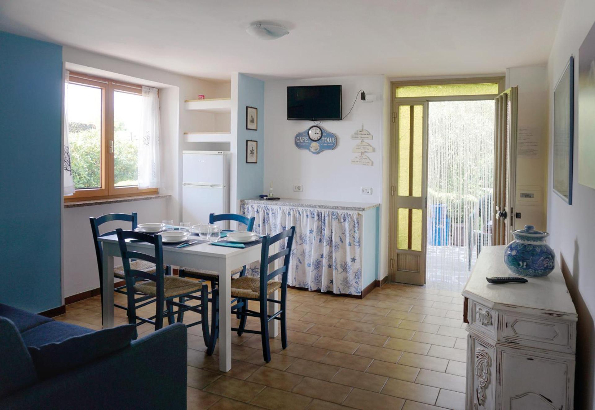 Valentini: Beachfront Comfort With Garden And Private Parking Apartment *