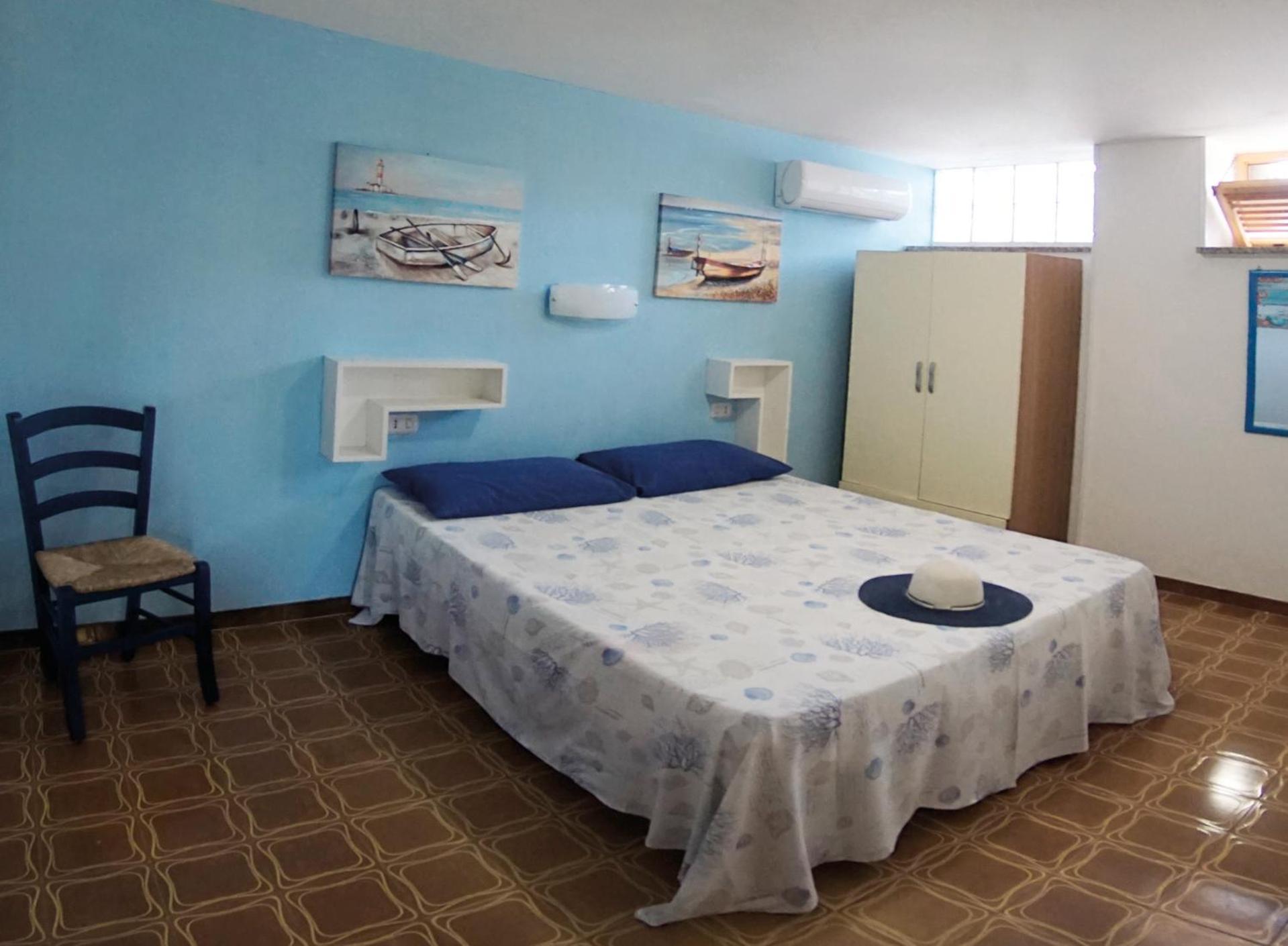 Valentini: Beachfront Comfort With Garden And Private Parking
