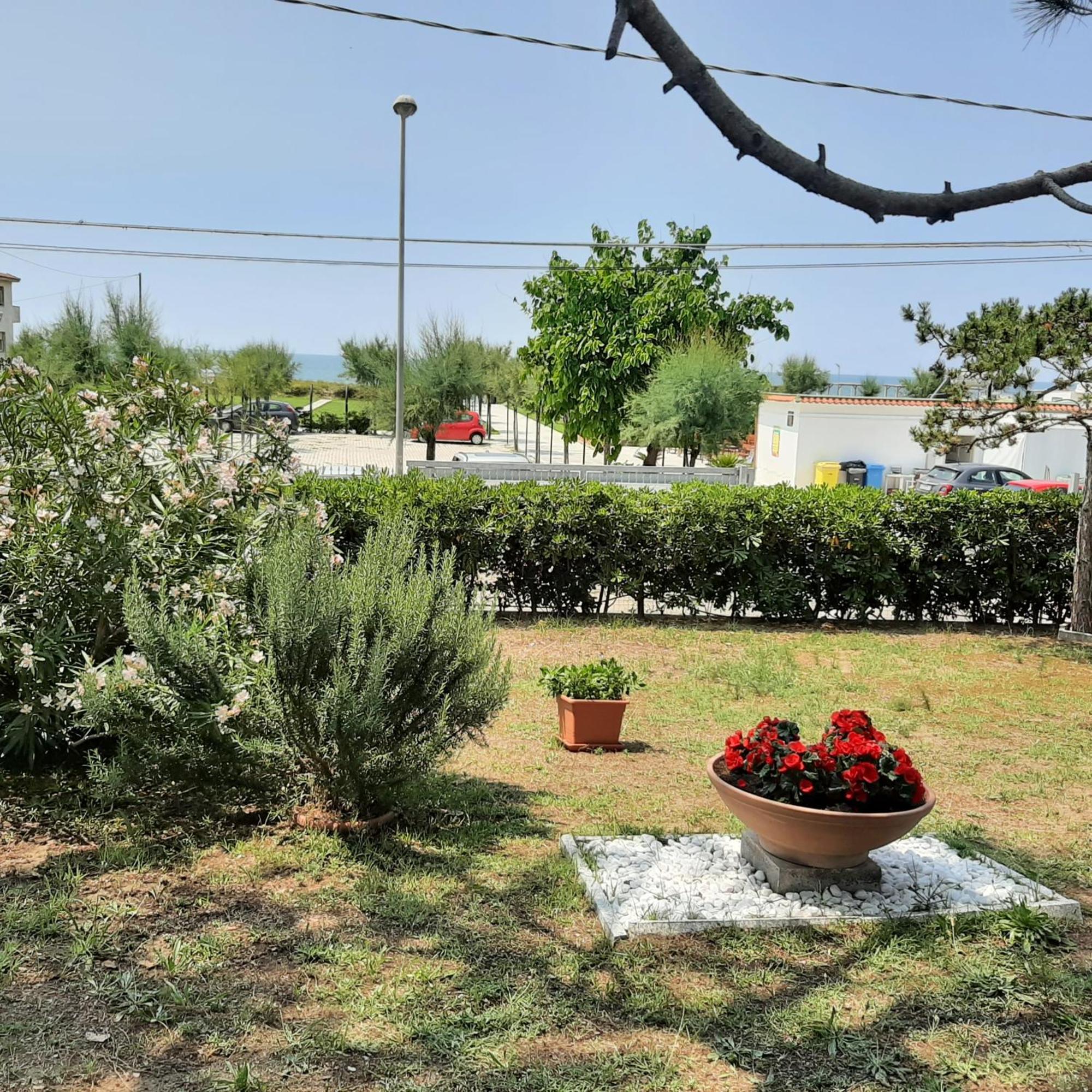 Valentini: Beachfront Comfort With Garden And Private Parking Apartment