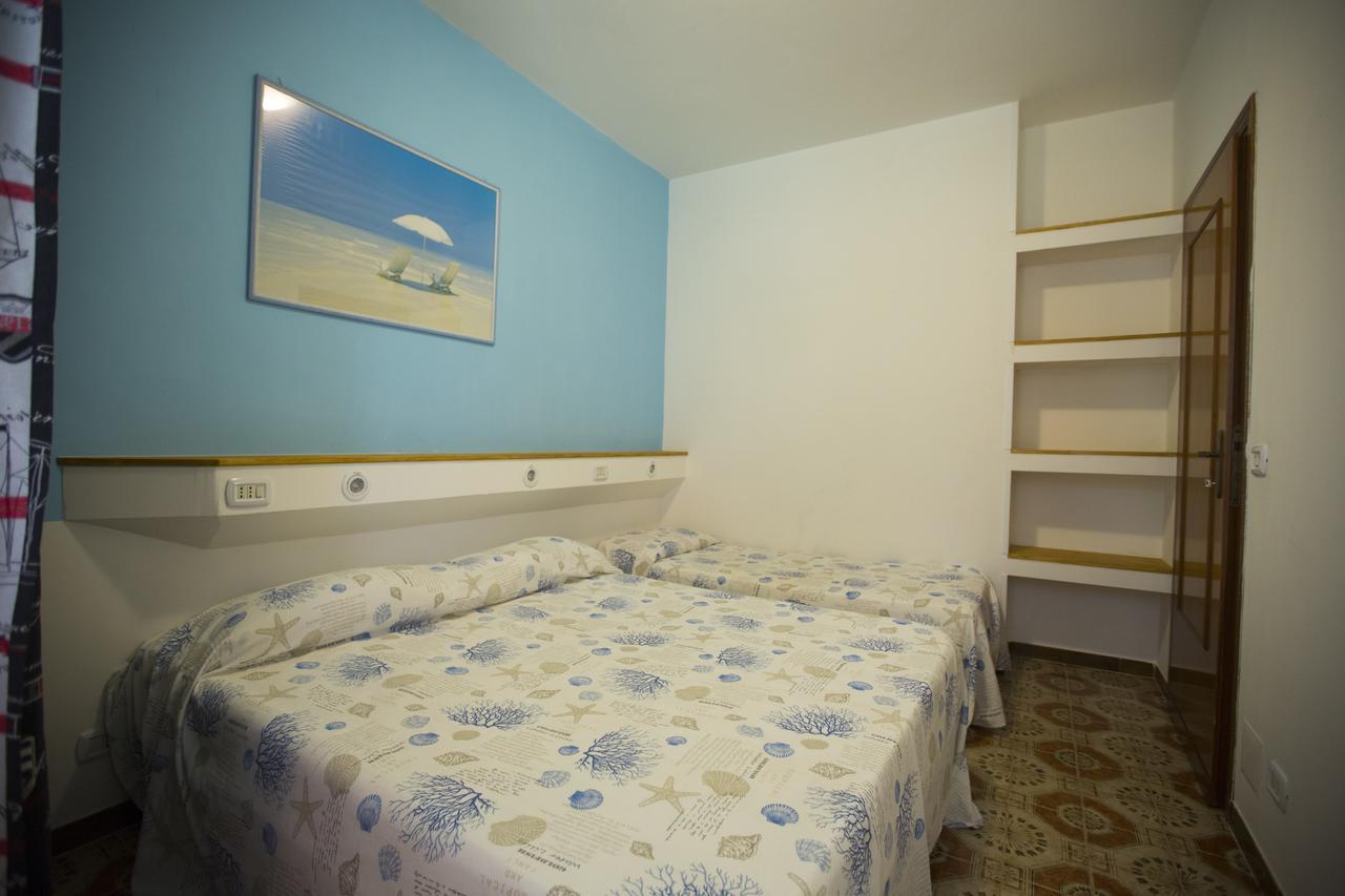 Valentini: Beachfront Comfort With Garden And Private Parking *