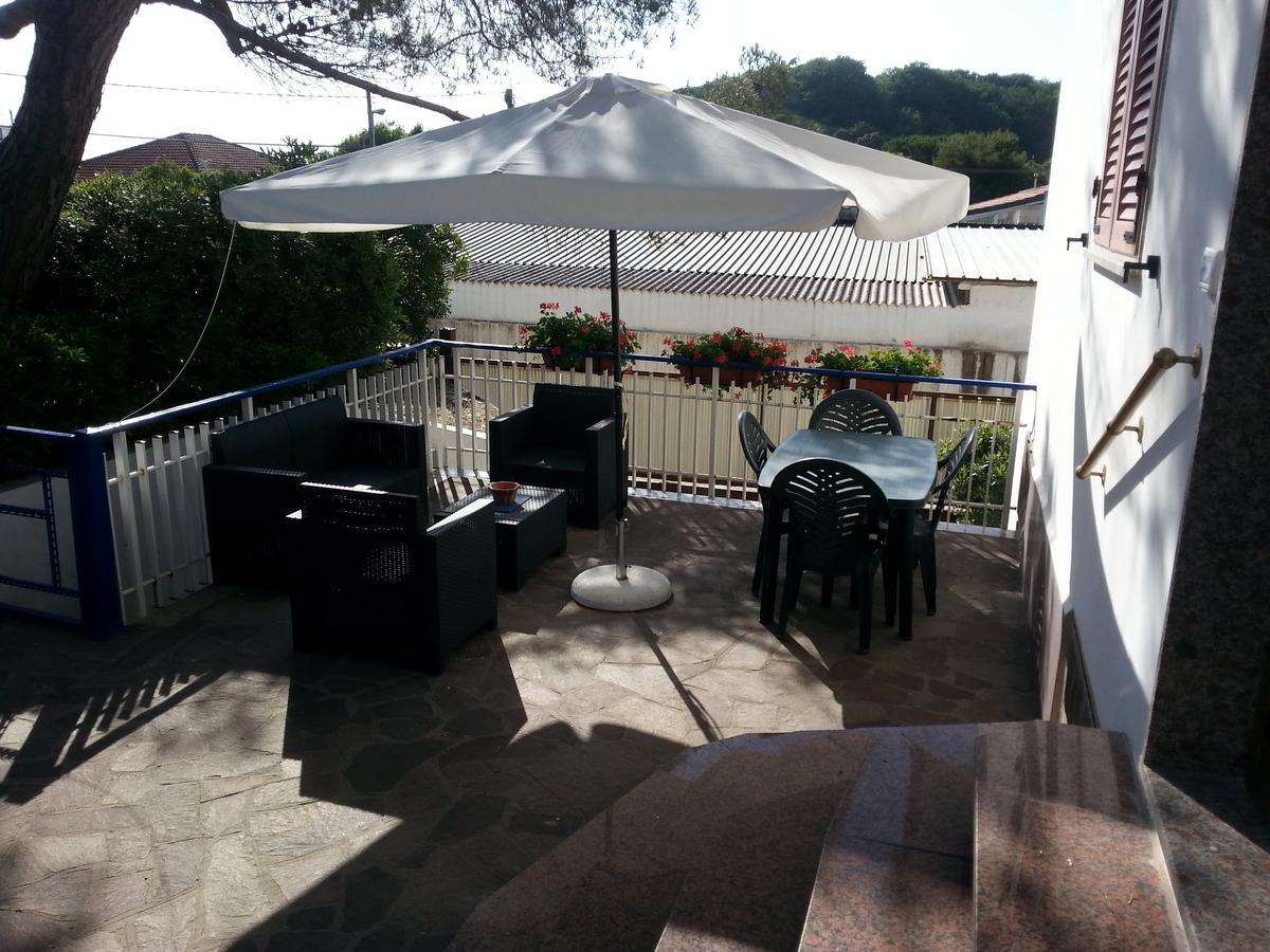 Valentini: Beachfront Comfort With Garden And Private Parking * Minturno