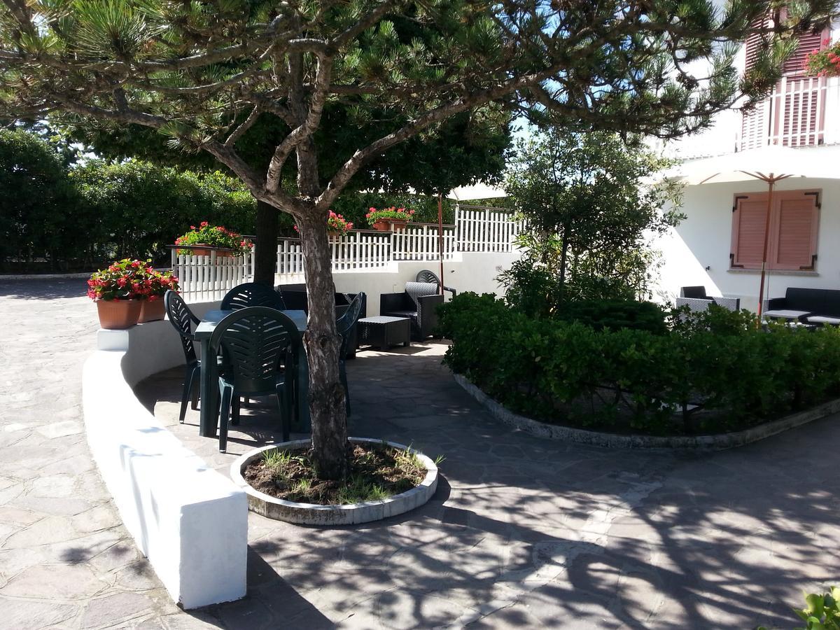 Valentini: Beachfront Comfort With Garden And Private Parking *